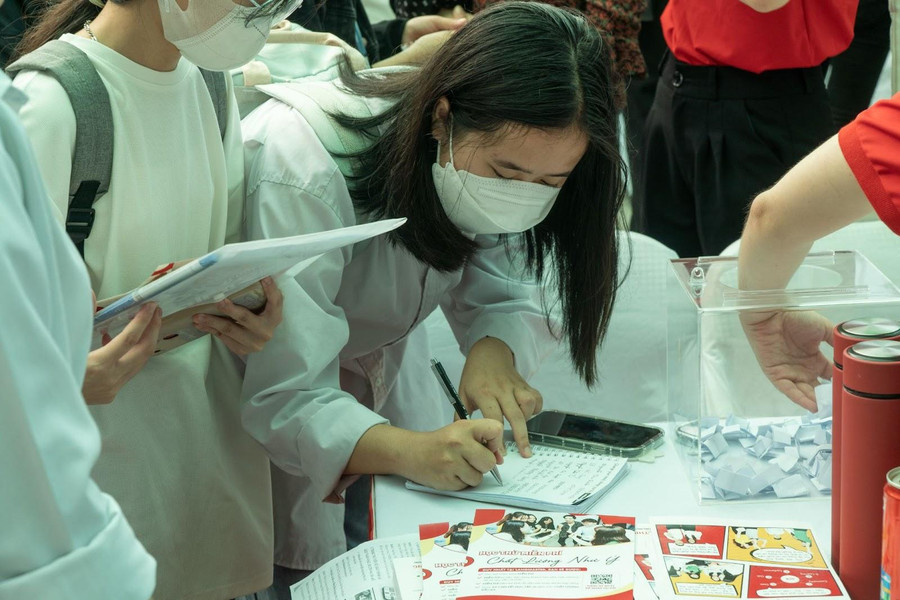 Sinh viên Trường ĐH Kinh tế (ĐH Quốc gia Hà Nội).