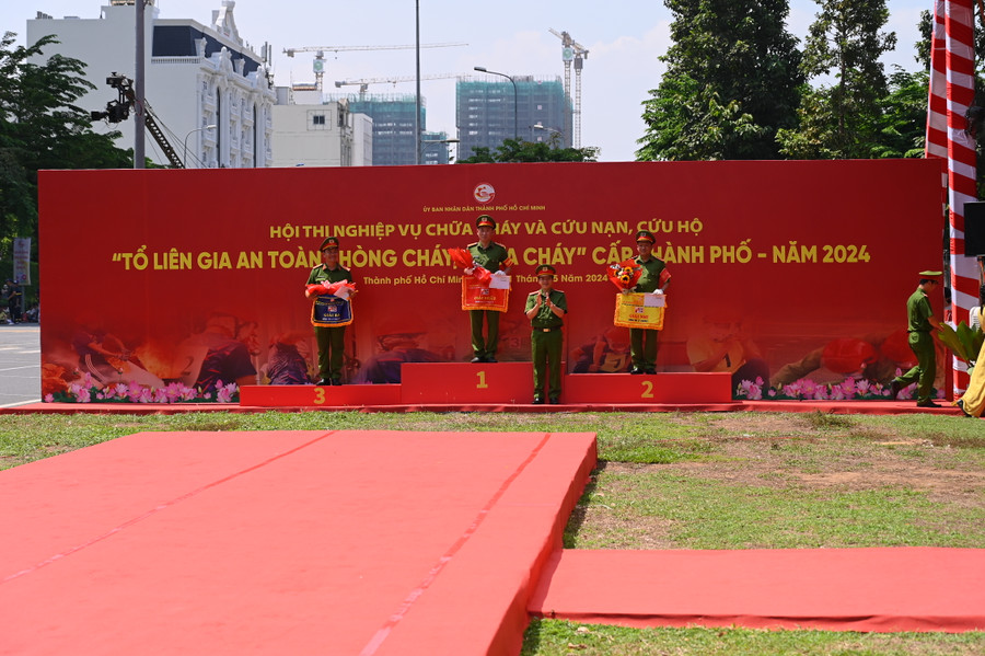 Tổng kết phần thi thực hành, đội thi Tổ liên gia phường Hiệp Thành, quận 12 xuất sắc đạt giải Nhất với thời gian thi 58,46 giây; Đội thi Tổ liên gia phường 15, quận 10 đạt giải Nhì với thời gian thi 60,24 giây và đội thi Tổ liên gia xã Lê Minh Xuân, huyện Bình Chánh đạt giải Ba với thời gian thi 60,87 giây.