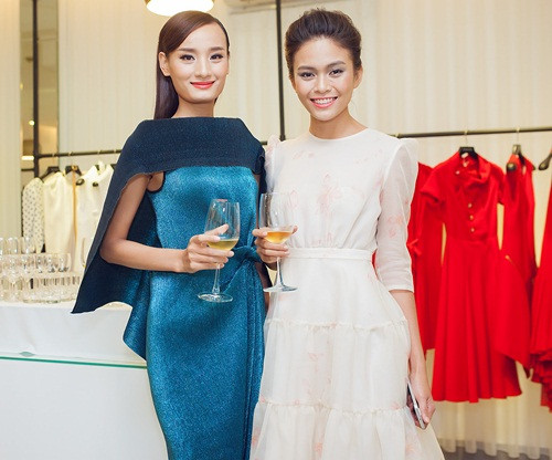 Hoa hậu Thu Thảo mặc váy trắng tinh khôi như tiên nữ ảnh 6 HH Thu Thảo mặc váy trắng tinh khôi như tiên nữ - 12