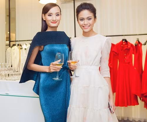 HH Thu Thảo mặc váy trắng tinh khôi như tiên nữ - 12