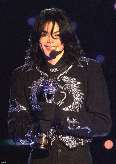 Michael Jackson vẫn kiếm 2 tỷ đô la sau 6 năm qua đời