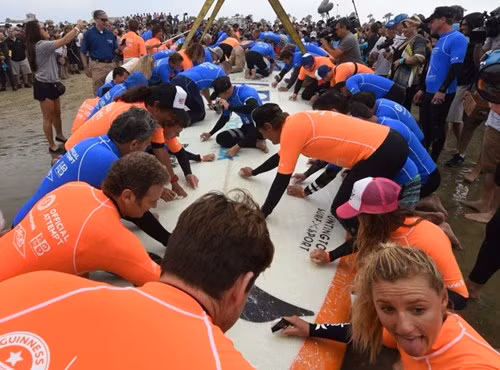 [ẢNH] Gần 70 người lập kỷ lục đứng ván lướt sóng - ảnh 3