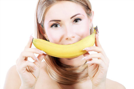 Công thức trắng da với chuối được nhiều chị em ưa chuộng. mặt nạ cho chuối làm đẹo da