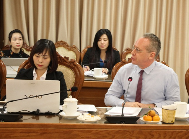 Chuyên gia trao đổi tại tọa đàm