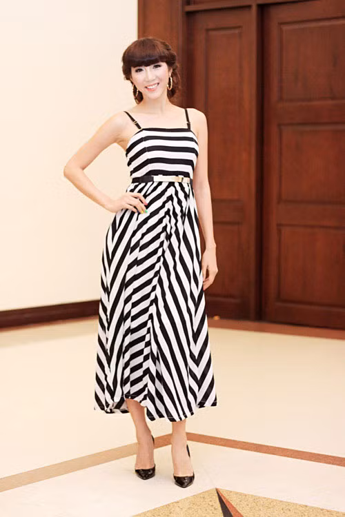 Sao Việt cá tính với kẻ sọc đen trắng