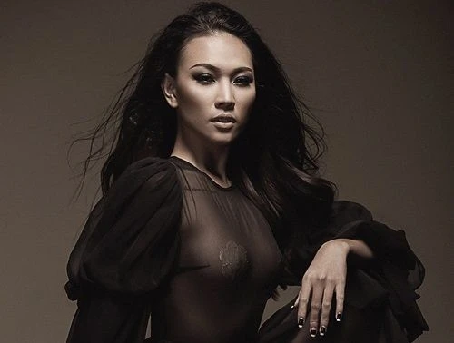 Diệu Huyền vô duyên để lộ miếng dán ngực trong bộ ảnh mới