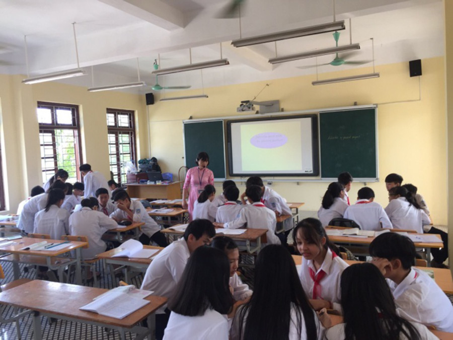 Cô Trà luôn tận tình giúp đỡ và GD các em bằng sự chân thành. Ảnh: NVCC Cô Trà luôn tận tình giúp đỡ và GD các em bằng sự chân thành. Ảnh: NVCC