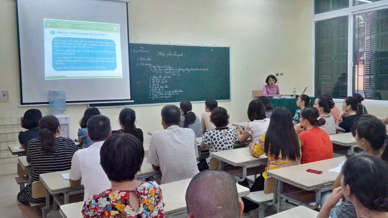 Trong một buổi họp phụ huynh.