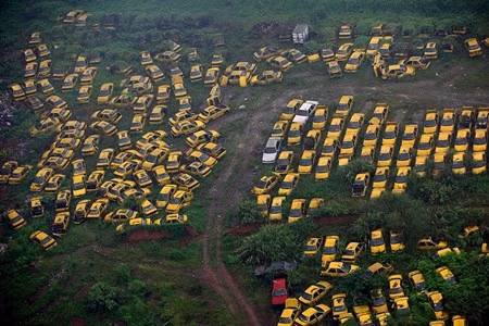 Những “nghĩa địa” xe cộ khổng lồ trên khắp Trung Quốc