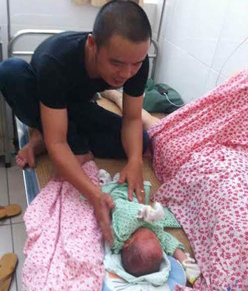 Ngọt ngào những câu chuyện chồng chăm vợ đẻ tại BV phụ sản - 7