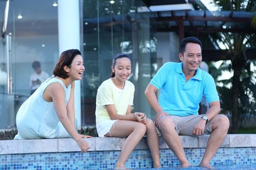 Isaac lần đầu khoe em gái trên sân khấu nhân ngày Gia đình