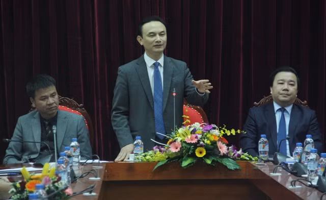 TS Nguyễn Viết Lộc - Chánh Văn phòng Bộ GD&ĐT phát biểu tại Hội nghị TS Nguyễn Viết Lộc - Chánh Văn phòng Bộ GD&ĐT phát biểu tại Hội nghị