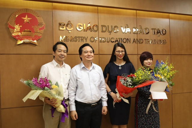 Bộ trưởng GD&ĐT Phùng Xuân Nhạ trao các Quyết định bổ nhiệm