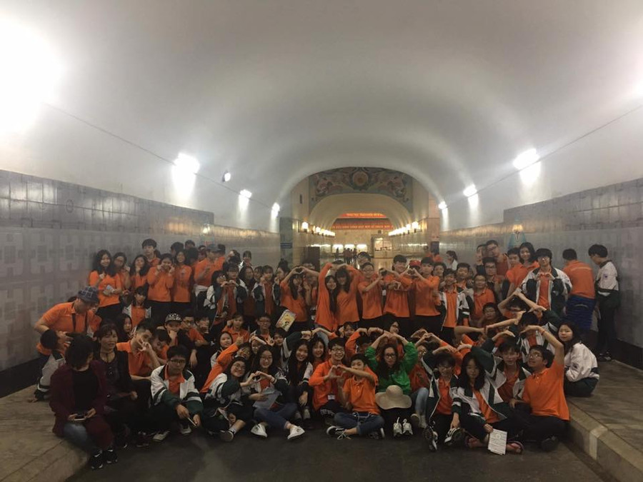 Và tất cả học sinh khối 8 cùng chụp một bức ảnh lưu niệm ghi lại một ngày học trải nghiệm thật ý nghĩa