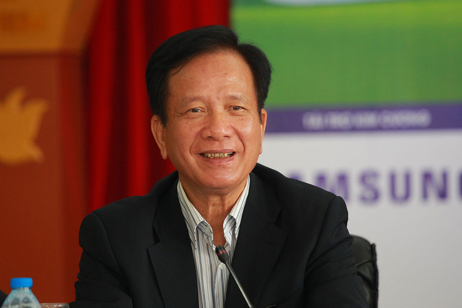 Nguyên Bộ trưởng Bộ Kế hoạch và Đầu tư Võ Hồng Phúc phát biểu tại buổi họp báo