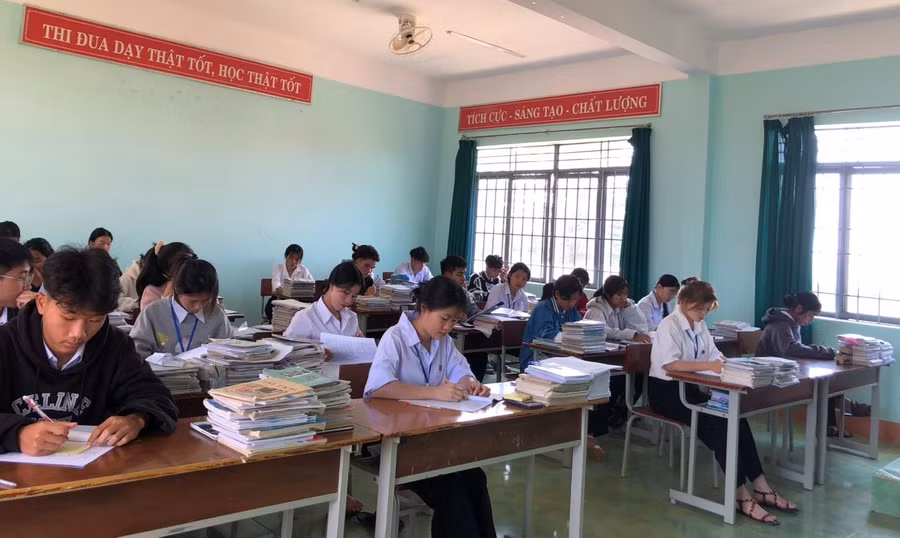 Tiết học của cô trò Trường PTDTNT THCS & THPT huyện Đăk G’long. Ảnh NTCC Tiết học của cô trò Trường PTDTNT THCS & THPT huyện Đăk G’long. Ảnh NTCC