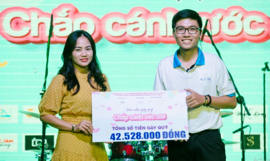 Sau 6 năm hoạt động, Phúc và nhóm từ thiện liên tục tổ chức, thực hiện nhiều dự án, chiến dịch lớn mang tính dài hạn. Ảnh: NVCC