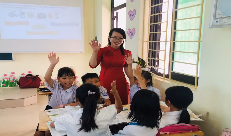 Cô trò Trường Tiểu học Nguyên Hòa (Phù Cừ, Hưng Yên). Ảnh minh họa: ITN