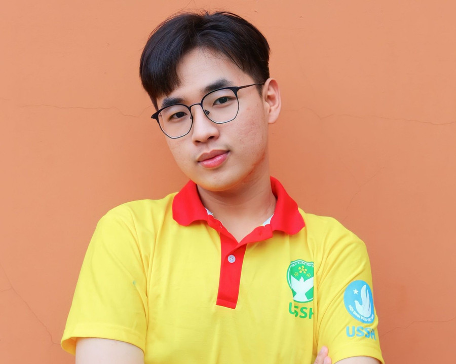 Nguyễn Đình Khải - sinh viên năm 3 ngành Báo chí, Trường Đại học Khoa học Xã hội và Nhân văn, Đại học Quốc gia TPHCM. Nguyễn Đình Khải - sinh viên năm 3 ngành Báo chí, Trường Đại học Khoa học Xã hội và Nhân văn, Đại học Quốc gia TPHCM.