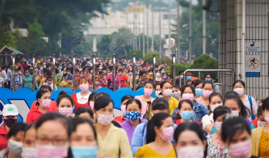 Công nhân PouYuen Việt Nam bị mất việc vẫn phải khấu trừ thuế TNCN. Ảnh minh hoạ