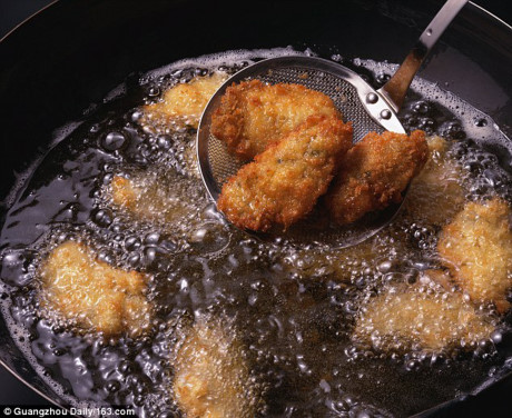 Nho mot dia hau chien, con trai tim lai duoc bo sau suot 13 nam bi bat coc - Anh 4