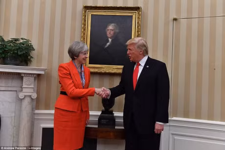 Trump nam tay nu Thu tuong Anh di o Nha Trang - Anh 2