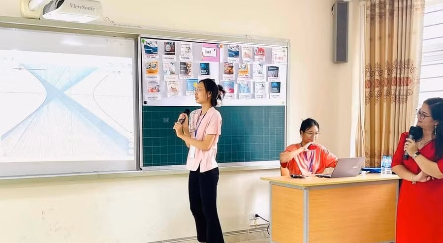 Sinh viên Khoa Toán, Trường ĐH Sư phạm (ĐH Thái Nguyên) trong giờ rèn luyện nghiệp vụ sư phạm. Ảnh: NTCC