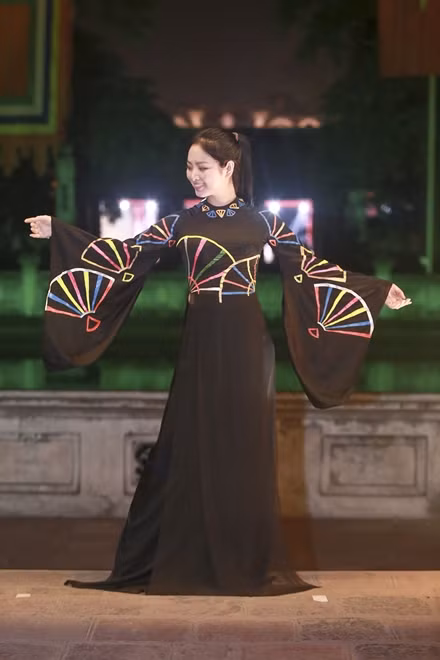 Hoa hậu Dân tộc 2013 mặt mộc đi thử áo dài ảnh 10