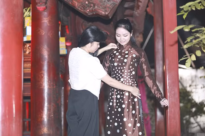 Hoa hậu Dân tộc 2013 mặt mộc đi thử áo dài ảnh 2