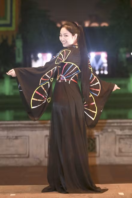 Hoa hậu Dân tộc 2013 mặt mộc đi thử áo dài ảnh 11