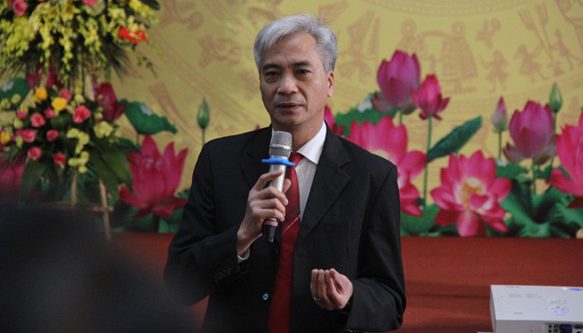 PGS.TS Trần Hữu Hoan quán triệt một số nội dung trong buổi tập huấn, bồi dưỡng CBQL cơ sở GDPT cốt cán khu vực miền Bắc, tại Hà Nội. Ảnh: T.G