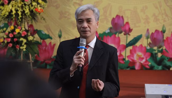 PGS.TS Trần Hữu Hoan quán triệt một số nội dung trong buổi tập huấn, bồi dưỡng CBQL cơ sở GDPT cốt cán khu vực miền Bắc, tại Hà Nội. Ảnh: T.G