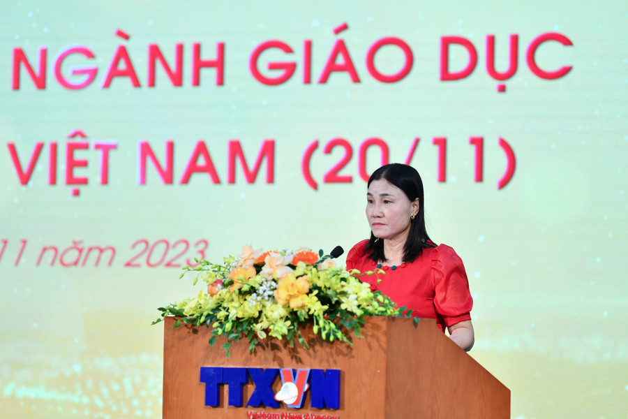 Cô Hoàng Thị Thưu chia sẻ tại buổi gặp mặt. Cô Hoàng Thị Thưu chia sẻ tại buổi gặp mặt.