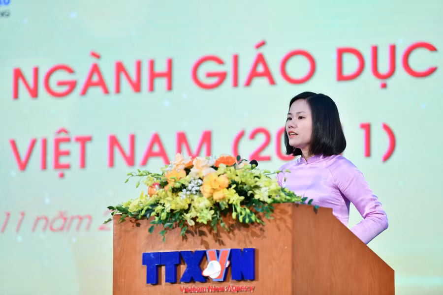 Cô Đặng Thị Nụ chia sẻ tại buổi gặp mặt.