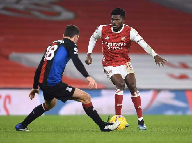 Phút 69, HLV Arteta tung Thomas Partey vào sân. Trước đó, hàng công Arsenal điều chỉnh với việc Nicolas Pepe vào thay hậu vệ Ainsley Maitland-Niles. Dù vậy, "Pháo thủ" vẫn bế tắc, tấn công thiếu sáng tạo và bị Palace bẻ gãy dễ dàng.