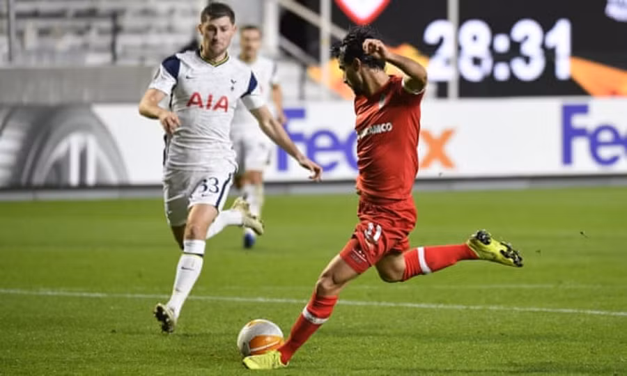 Tottenham thua sốc Antwerp 0-1.