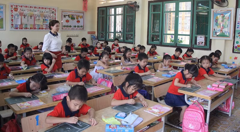 Cô – trò Trường Tiểu học Lê Ngọc Hân (TP Lào Cai). Ảnh minh hoạ: TG