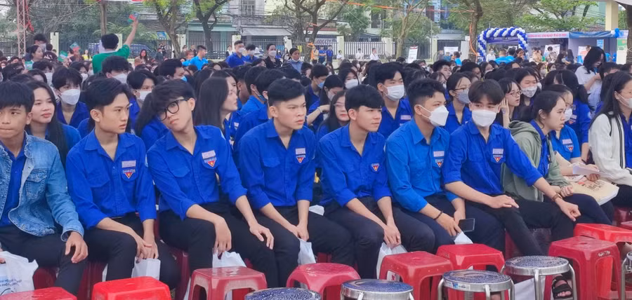 Học sinh Quảng Nam tham dự Ngày hội tư vấn tuyển sinh 2023. Học sinh Quảng Nam tham dự Ngày hội tư vấn tuyển sinh 2023.