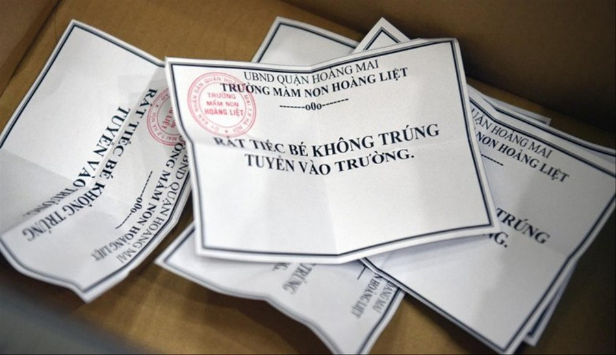 Cầu lớn hơn cung nên Trường Mầm non Hoàng Liệt phải sử dụng những lá thăm may mắn để chọn học sinh. Cầu lớn hơn cung nên Trường Mầm non Hoàng Liệt phải sử dụng những lá thăm may mắn để chọn học sinh.
