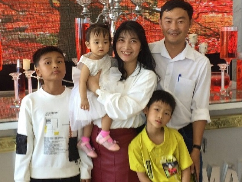 5 thành viên trong gia đình cô Thúy luôn san sẻ khó khăn cùng nhau. 5 thành viên trong gia đình cô Thúy luôn san sẻ khó khăn cùng nhau.