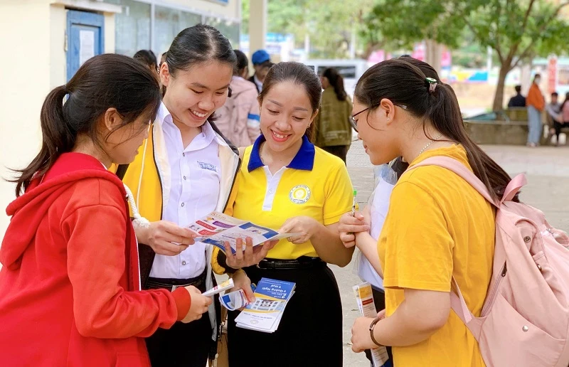 Lựa chọn nguyện vọng và cân nhắc khi quyết định hình thực xét tuyển là điều thí sinh cần được tư vấn kỹ thông tin. Ảnh minh họa