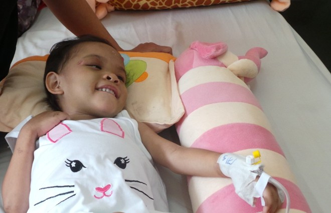 Sức khỏe và tâm lý bé Ngân đã ổn định, thường vui cười với người xung quanh. Sức khỏe và tâm lý bé Ngân đã ổn định, thường vui cười với người xung quanh.