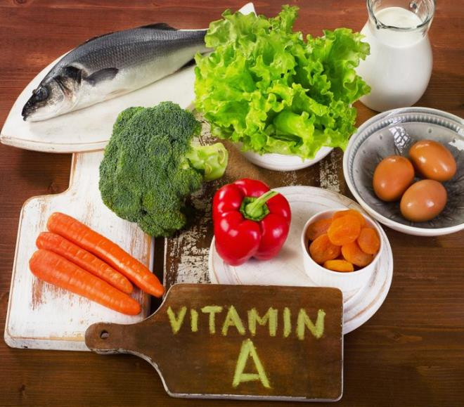 Thực phẩm giàu vitamin A: Vitamin A có tác dụng cải thiện các vết rạn da và giúp da mịn màng, tươi trẻ hơn. Thực phẩm chứa nhiều vitamin A có thể kể đến như trái cây, rau xanh, cà rốt, trứng, cá, các sản phẩm từ sữa… Thực phẩm giàu vitamin A: Vitamin A có tác dụng cải thiện các vết rạn da và giúp da mịn màng, tươi trẻ hơn. Thực phẩm chứa nhiều vitamin A có thể kể đến như trái cây, rau xanh, cà rốt, trứng, cá, các sản phẩm từ sữa…