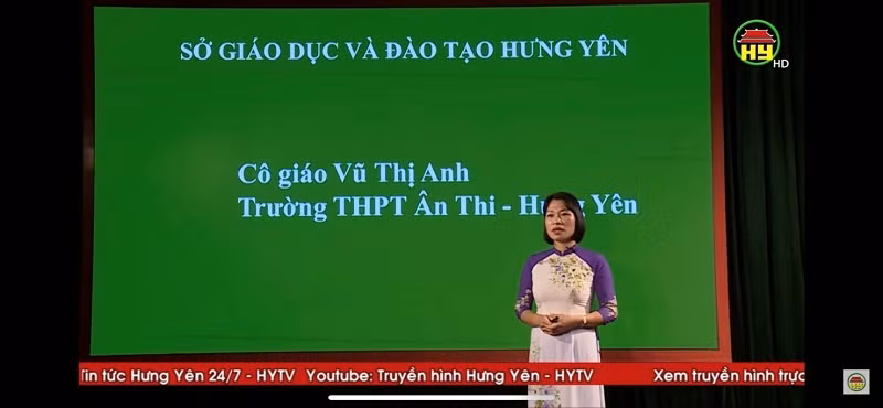 Cô Vũ Thị Anh trong một tiết dạy trực tuyến. Ảnh: NVCC