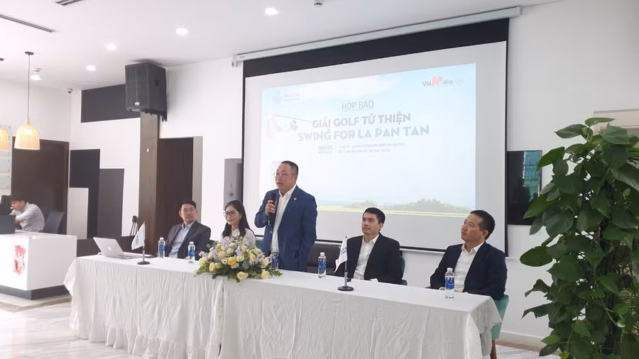 Ông Steve Bùi – Chủ tịch Quỹ từ thiện Vì Tương Lai Next-G Foundation phát biểu trong cuộc họp báo.