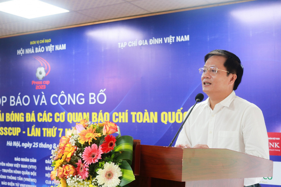 Nhà báo Hồ Minh Chiến, Tổng Biên tập Tạp chí Gia đình Việt Nam, Trưởng BTC Press Cup 2023 phát biểu khai mạc họp báo.