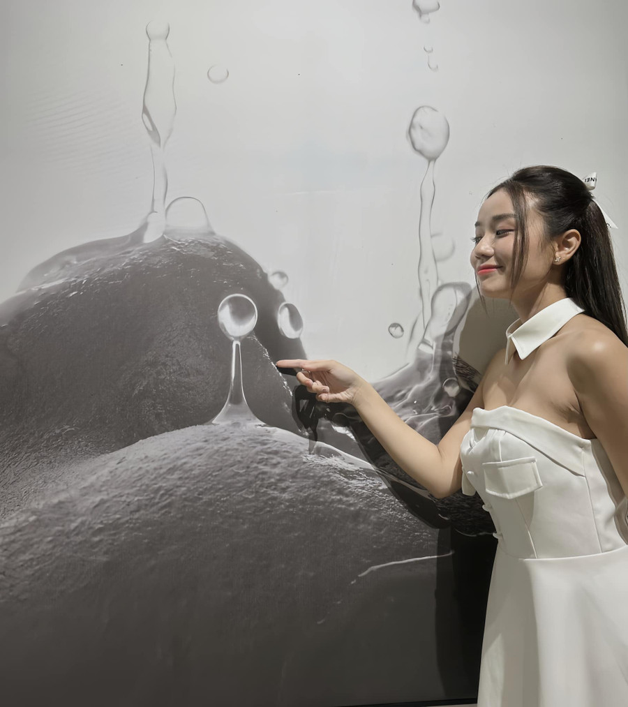 Cindy Lư (vợ cũ Hoài Lâm) tới ủng hộ buổi ra mắt dự án mới của "tình cũ" Đạt G. Cindy Lư (vợ cũ Hoài Lâm) tới ủng hộ buổi ra mắt dự án mới của "tình cũ" Đạt G.