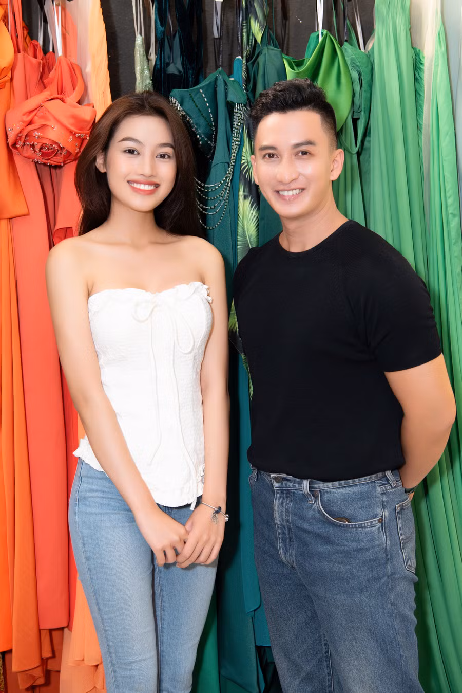 Á hậu Trần Nguyên Minh Thư và nhà thiết kế Hoàng Tony.