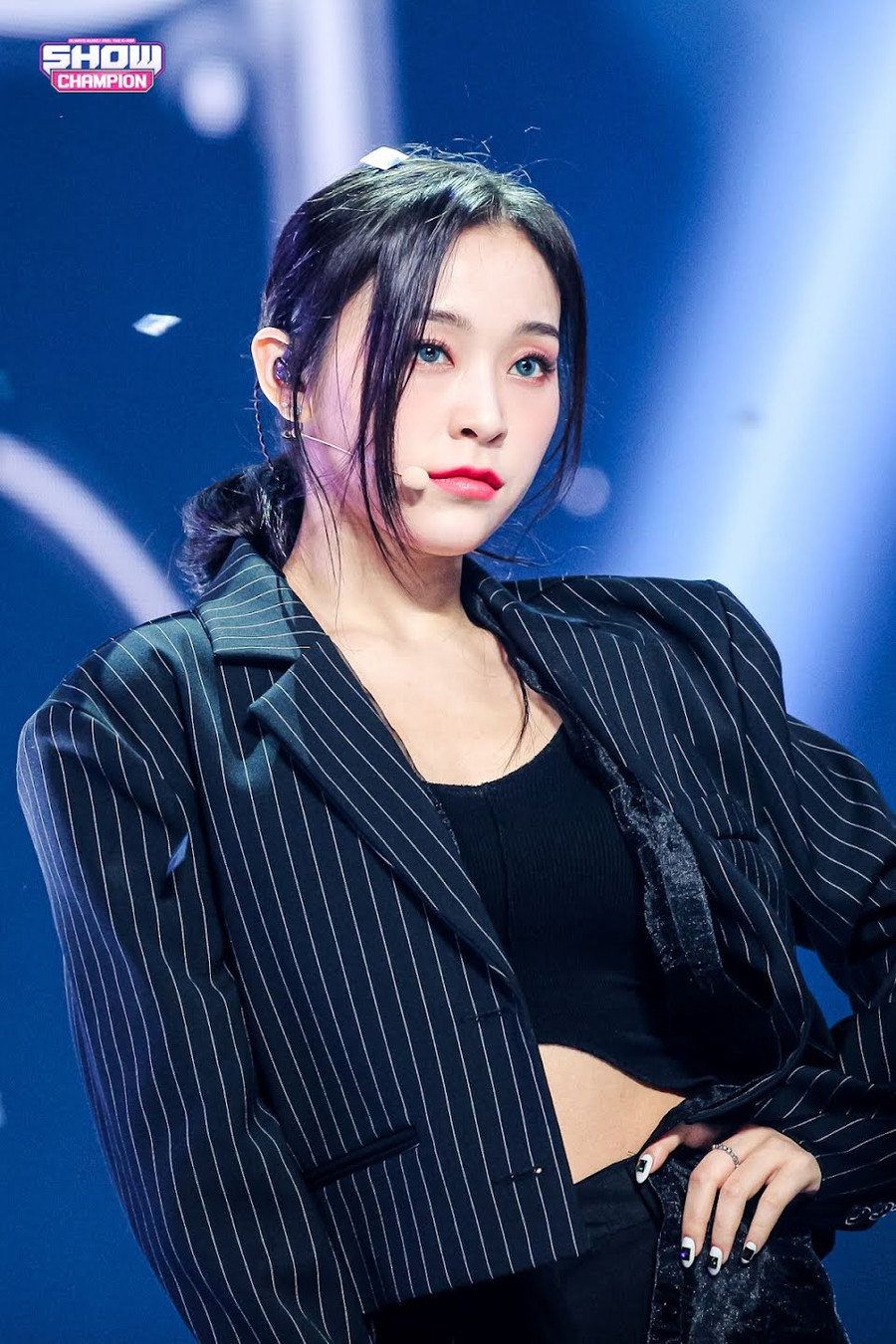 Gahyeon (Dreamcatcher): Cùng với việc là maknae của Dreamcatcher, Gahyeon còn là giọng ca chính và rapper của nhóm.