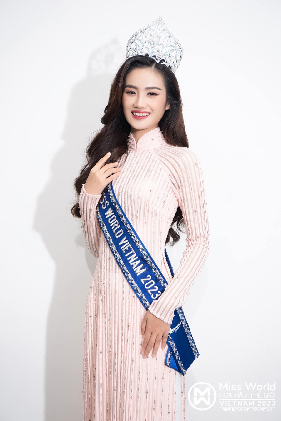 Đương kim Miss World Vietnam - Huỳnh Trần Ý Nhi. Đương kim Miss World Vietnam - Huỳnh Trần Ý Nhi.